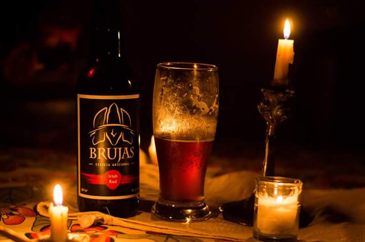 “Cerveza Artesanal Brujas”.