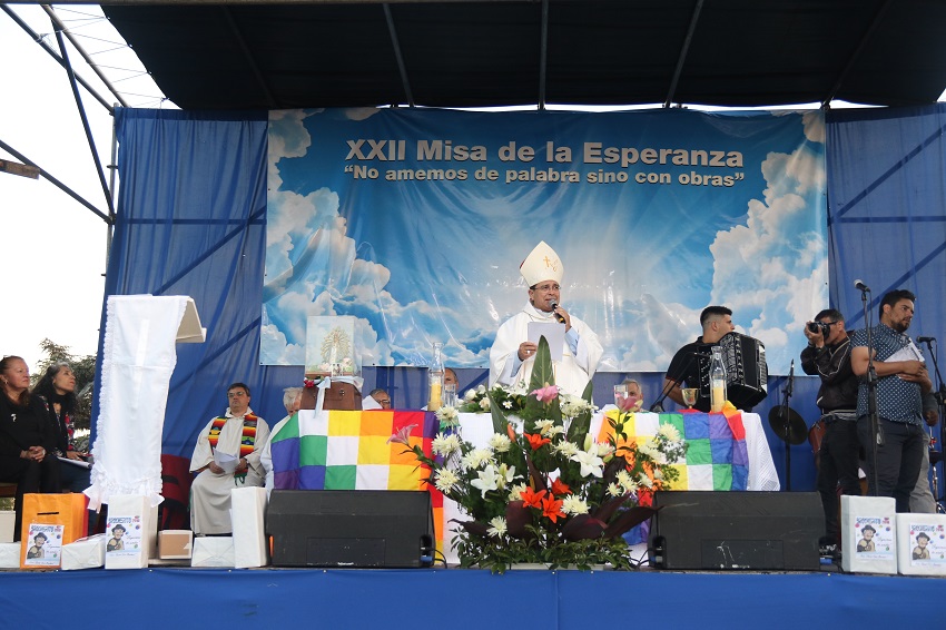 Gran Cantidad De Fieles Celebraron La Misa De La Esperanza