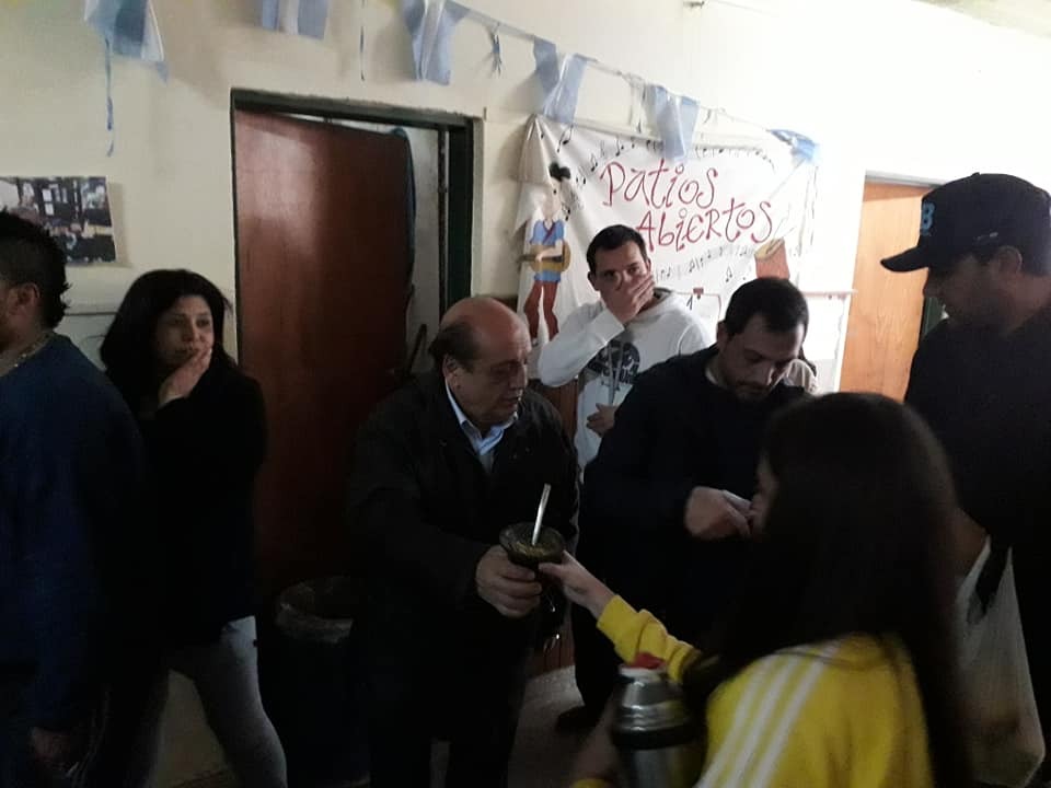 Los Mussi Hicieron Fila Y Se Sacaron Selfies Con Los Votantes En Berazategui