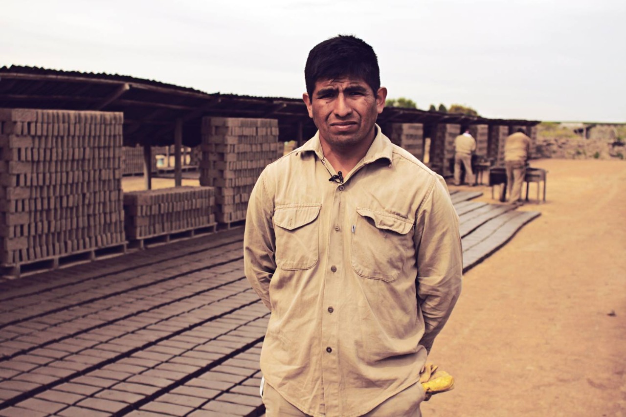 “Barro Y Fuego”: Un Documental Sobre El Trabajo Ladrillero Producido En La UNAJ