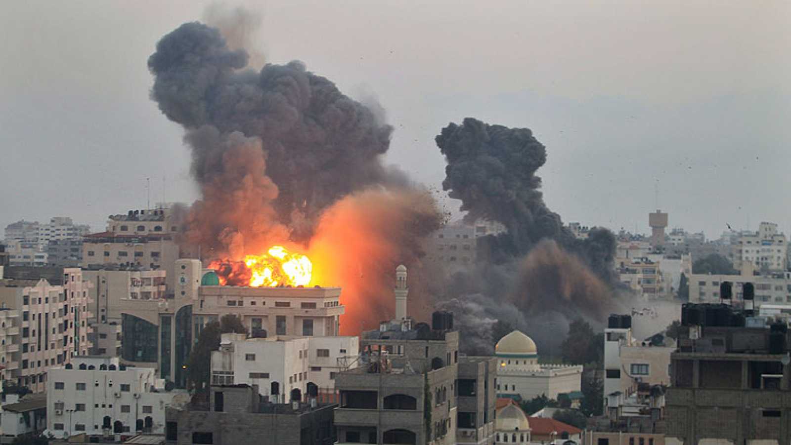 Bombardeos De Israel Sobre Gaza: “Están Atacando Hospitales, Escuelas, La Mayoría De Los Muertos Son Mujeres Y Niños”