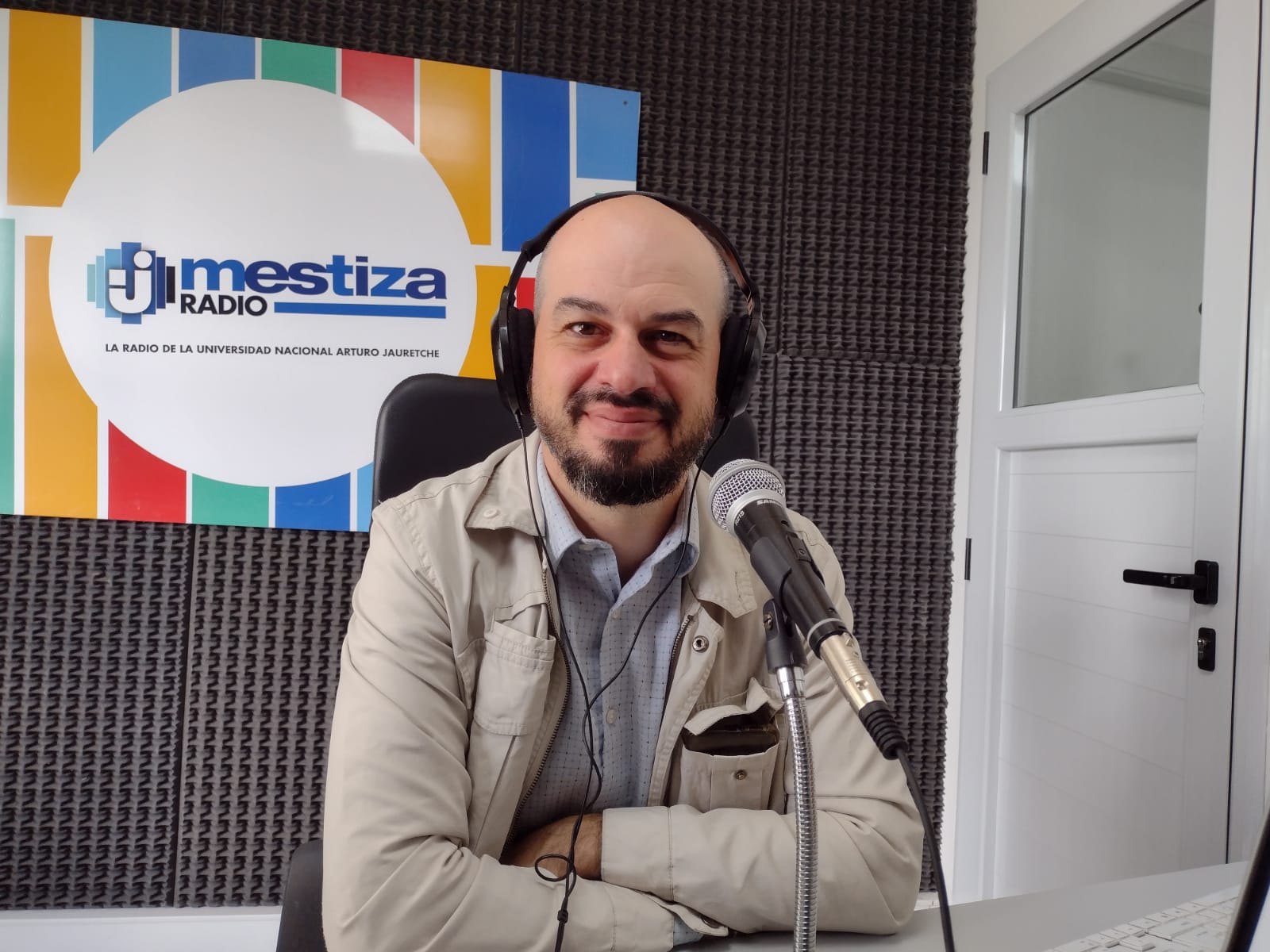 Miguel Binstock Vicerrector De La UNAJ Visitó Los Estudios De Mestiza Radio