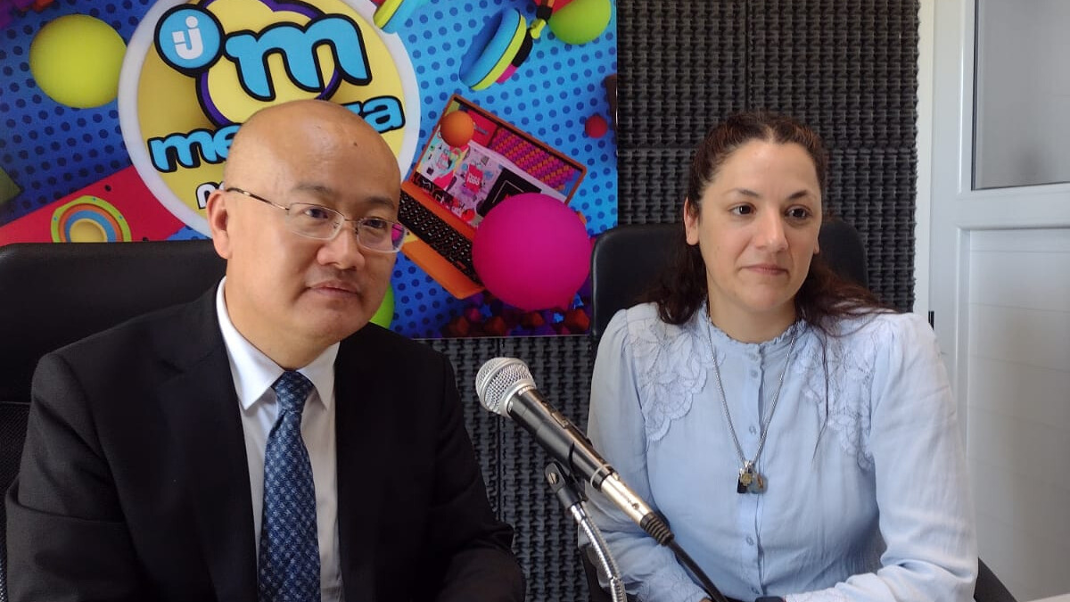 El Especialista En Cooperación Financiera Dr. Sun Hongbo Visitó Los Estudios De Mestiza Radio
