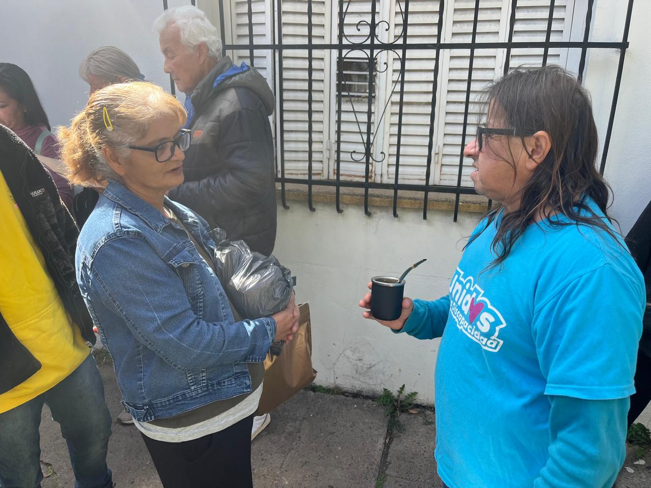 Estudiantes De La UNAJ Asistieron A Personas Con Discapacidad Ante La Ausencia Del Estado Nacional